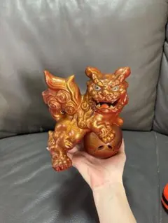 玉乗り獅子／九谷焼／九谷八幡窯／朱／玄関置物／玉体守護／邪気祓い