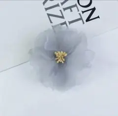 シフォンフラワーブローチ　グレー　新品　コサージュ　卒業式 入学式に