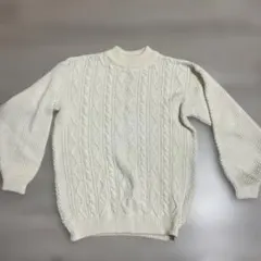 アイボリー ケーブルニットセーター