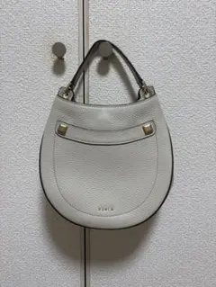 FURLA ホワイトレザーハンドバック