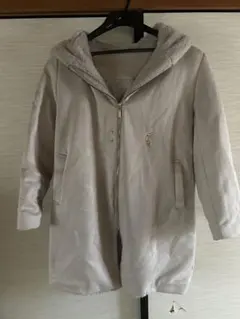 ファー付きライトグレーコート