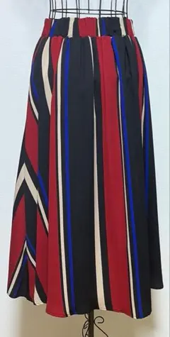 muse muse アシメトリー　フレアスカート美品 SALE‼️のサムネイル
