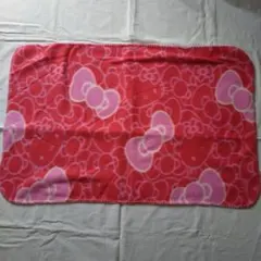 ハローキティ フリースブランケット（ひざ掛け）