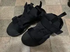 Reebok サンダル　黒
