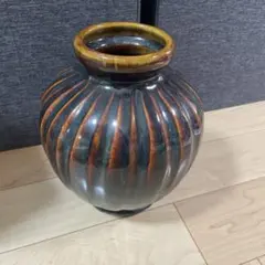 ストライプ花瓶 黒と茶色