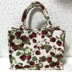 最終値下げ　Maison de FLEUR イチゴ柄ゴブランスクエアトートバッグ