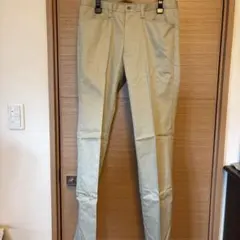 ユニクロ　未使用ベージュ スリムフィット Ｆ