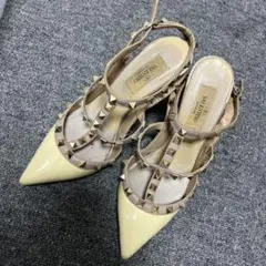 正規品VALENTINO GARAVANI ロックスタッズ パンプス ベージュのサムネイル