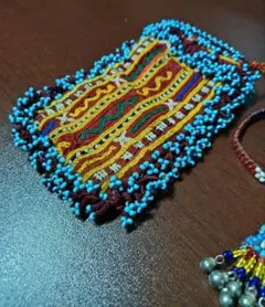 ヴィンテージ　カラフルなビーズ装飾付きポーチ