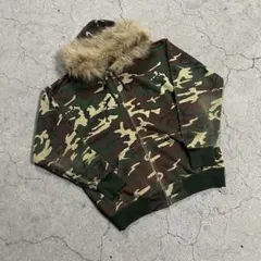 短丈ファー迷彩ジップパーカー