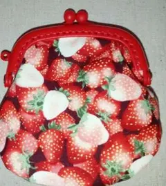 ひ*え様 ハンドメイドいちご柄がま口