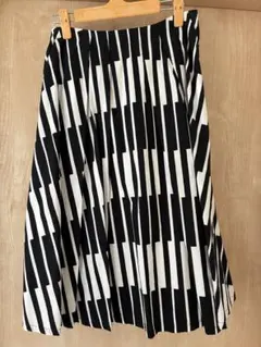【美品】marimekko ストライプ フレアスカート 白黒 ひざ丈 北欧のサムネイル
