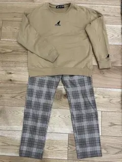 トレーナーとパンツのセットアップ　送料無料❗️