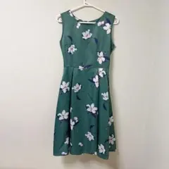 ノースリーブ ワンピース 花柄　グリーン