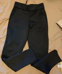 adidas ブラック スリムフィットパンツ