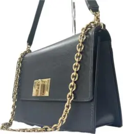 【現行美品】フルラ　チェーンショルダーバッグ　本革　Fロゴ　金具　黒　斜め掛け