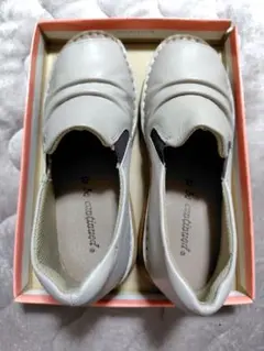 【新品】to be continued ライトグレー スリッポン　24.0cm