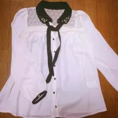 新品 アイボリーブラウス  ビジュー レース 花柄