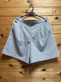 ライトグレー タック入り キュロット パンツ　ユニクロ