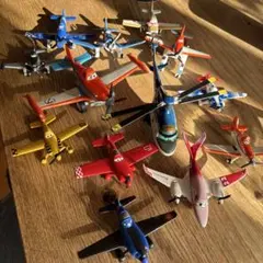 プレーンズ　トミカ　13機セット