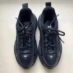 アディダス OZGAIA厚底スニーカー