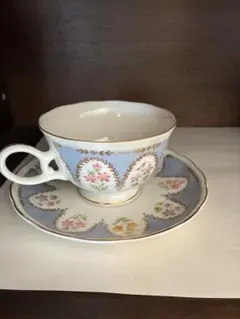 花柄のカップとソーサーセット