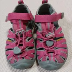 KEEN 洗えるピンクサンダル