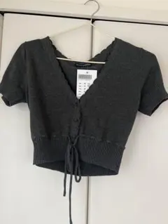 Brandy Melville グレー　トップス　クロップド　カーディガン　半袖のサムネイル