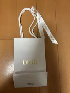 Dior ホワイトロゴ入り紙袋 小型