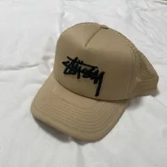 Stüssy ベージュ メッシュキャップ
