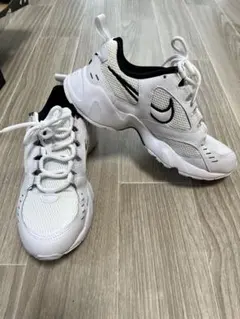 Nike Air スニーカー ホワイト24㎝の方におすすめ