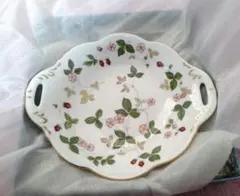 Wedgwood Wild Strawberry 皿 取っ手付き