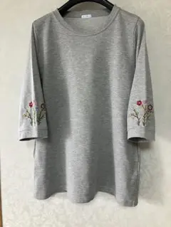 グレー 花柄刺繍 ７分袖Tシャツ