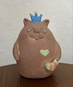 王冠猫ちゃんの置物 陶器製