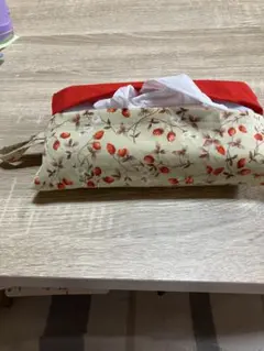 吊り下げ式 ティッシュケース いちご柄 レッド