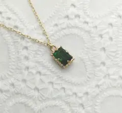 エメラルドカラーのネックレス　ゴールド　18ｋメッキ　ジルコニア　高品質　人気