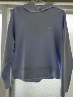 アディダスオリジナルプレミアム エッセンシャルズ ショートパーカーパステルブルー