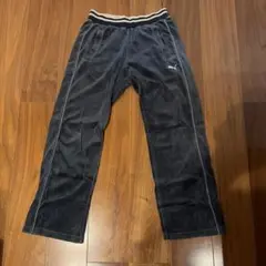 美品Puma ダークグレー ベロアトレーニングパンツレディース用Mサイズ