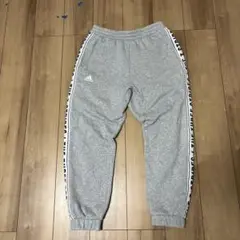 adidas グレー ジョガーパンツ