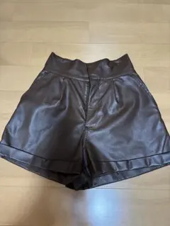 レザー調ショートパンツ