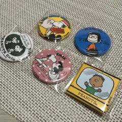 クリスマス　2025 含む　PEANUTSカフェ　スヌーピー　缶バッジセット