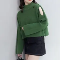 CHICO ショート丈肩開きボタンデザインニット