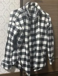 黒シャツ レディース