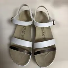 ゴールドとベージュのストラップサンダル　 サイズXL 箱はありません。