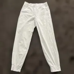 ユニクロ　ウルトラストレッチアクティブジョガーパンツ　ナチュラル