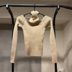 ホルターネック　オフショル　トップス DAZY