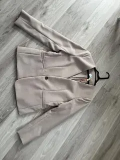 PLSTプラステ　ベージュ　ノーカラースーツセット