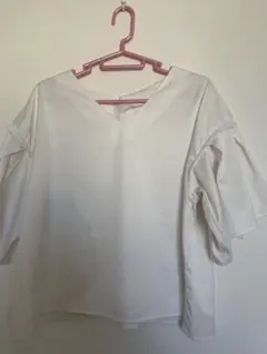 ホワイト フレア袖 Vネック ブラウス