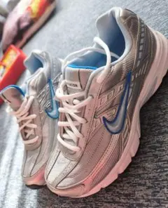 NIKE INITIATOR スニーカーのサムネイル