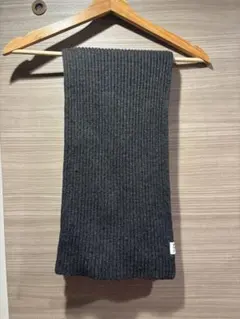 A.P.C. リブ編みニットマフラー ダークグレー